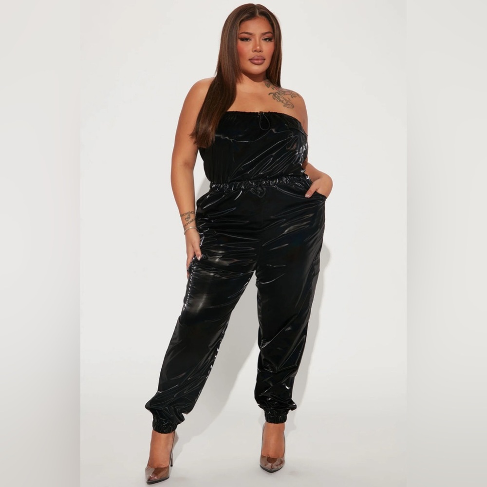 Fashion Nova She’s a vibe cargo jumpsuit